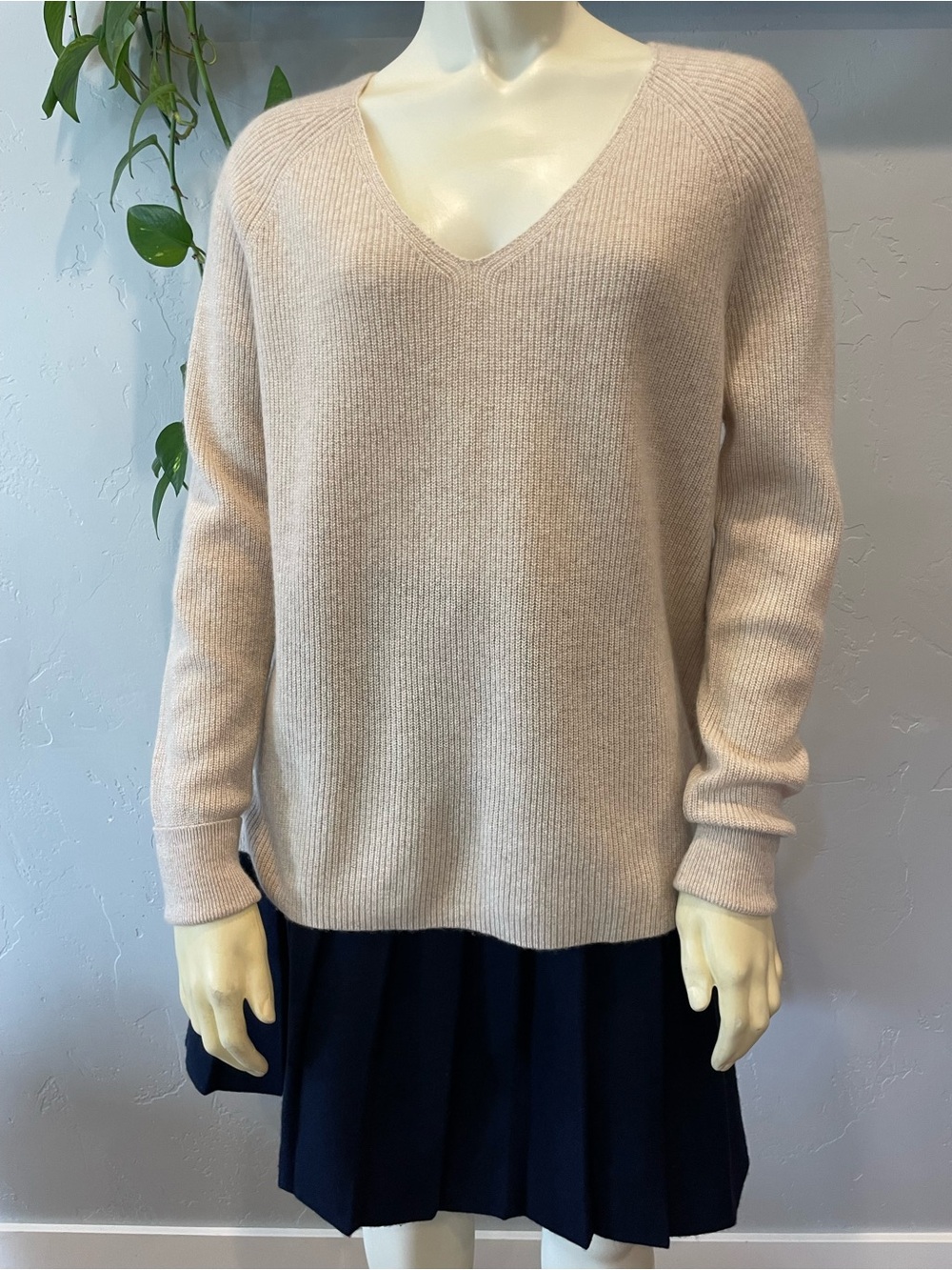 Sundance V-Neck 100% cashmere Ribbed Women's Sweater in oatmeal M